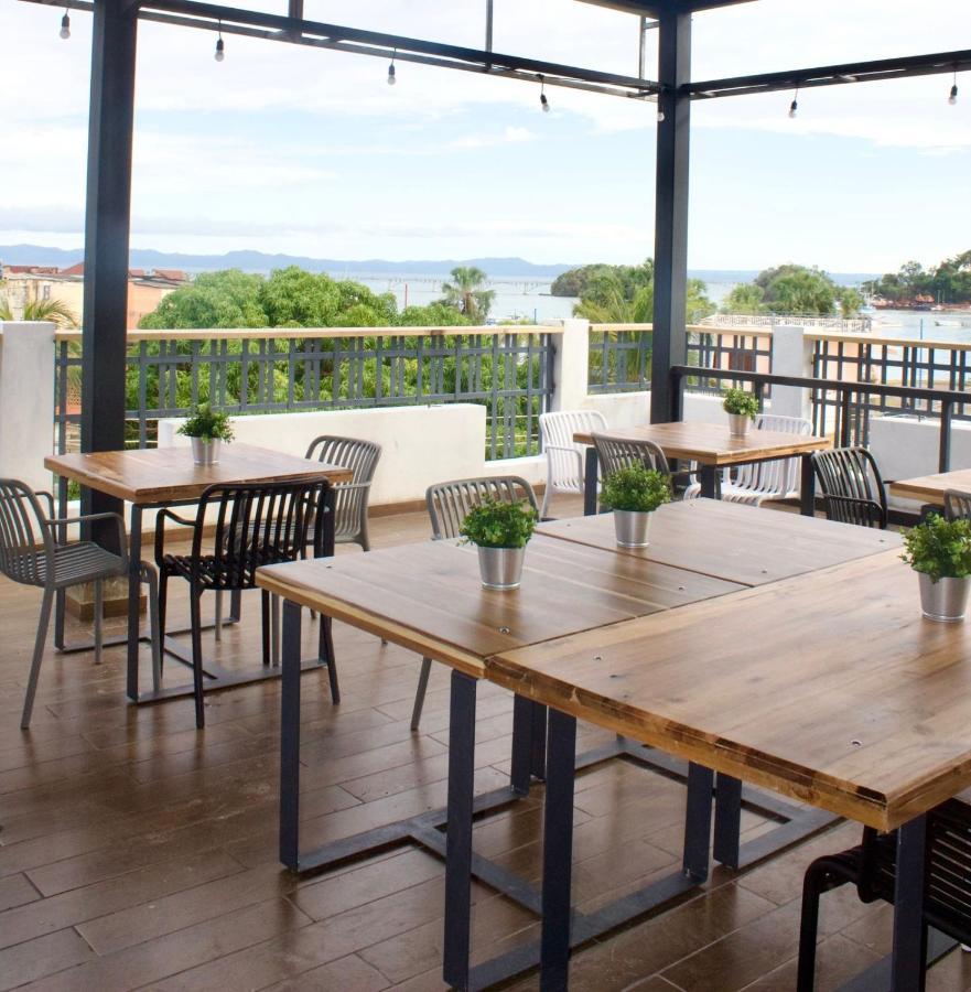 Hostal Marina Samana Eksteriør billede