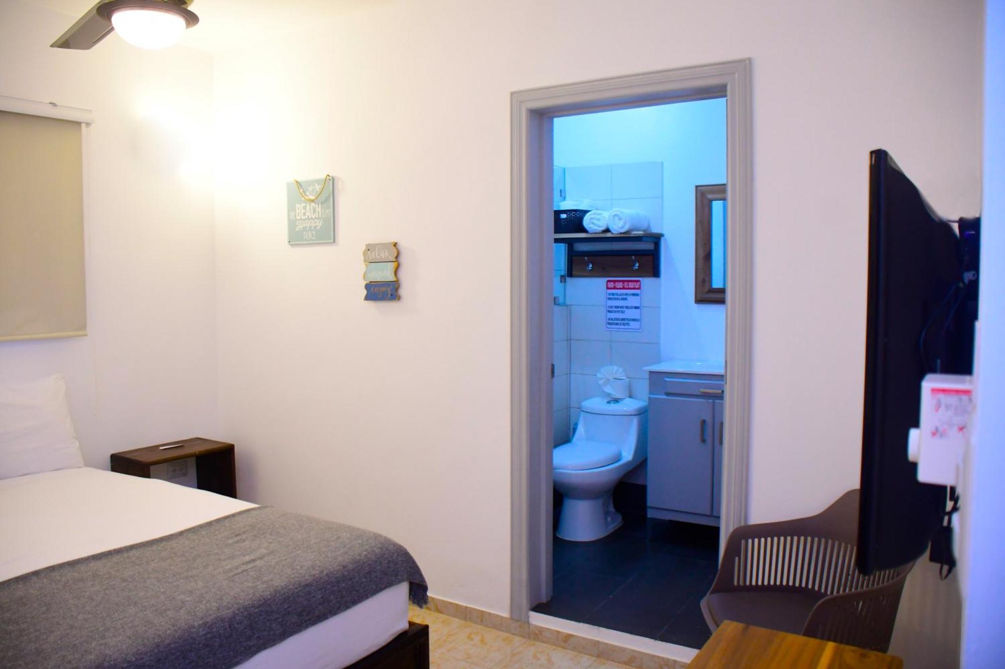 Hostal Marina Samana Eksteriør billede